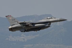 aviano august 21  2011 oup105 f 16cm 90 0806 77thfs 20thfw  shaw afb  sc take off pm mix aviano august 21  2011 oup105 f 16cm 90 0806 77thfs 20thfw  shaw afb  sc take off pm mix