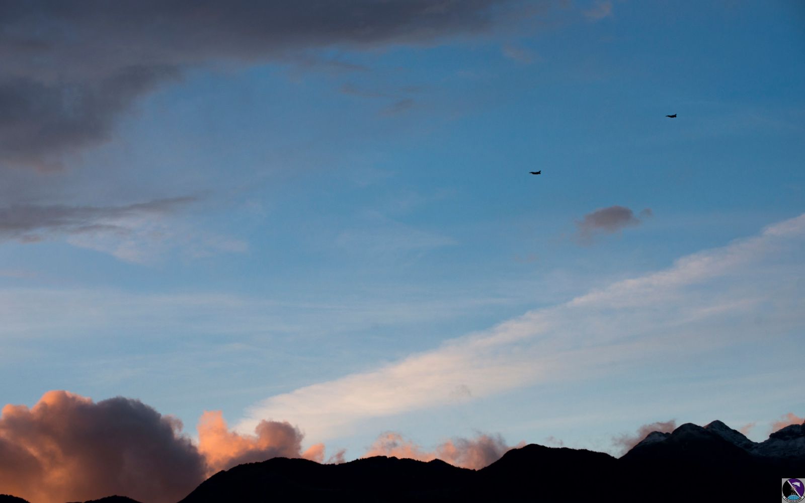Birds of a feather: F-16s train over Aviano skies Birds of a feather: F-16s train over Aviano skies