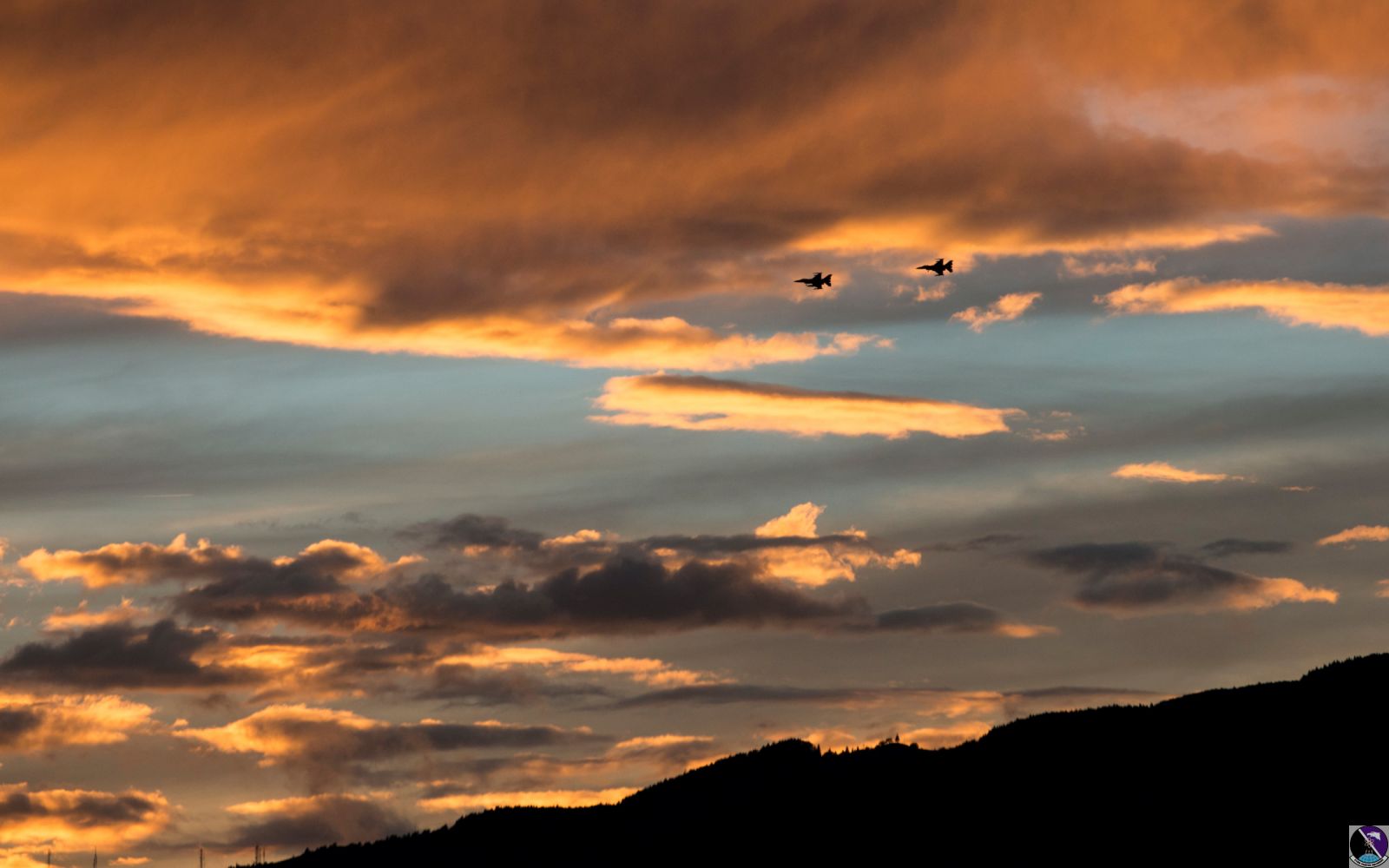 Birds of a feather: F-16s train over Aviano skies Birds of a feather: F-16s train over Aviano skies