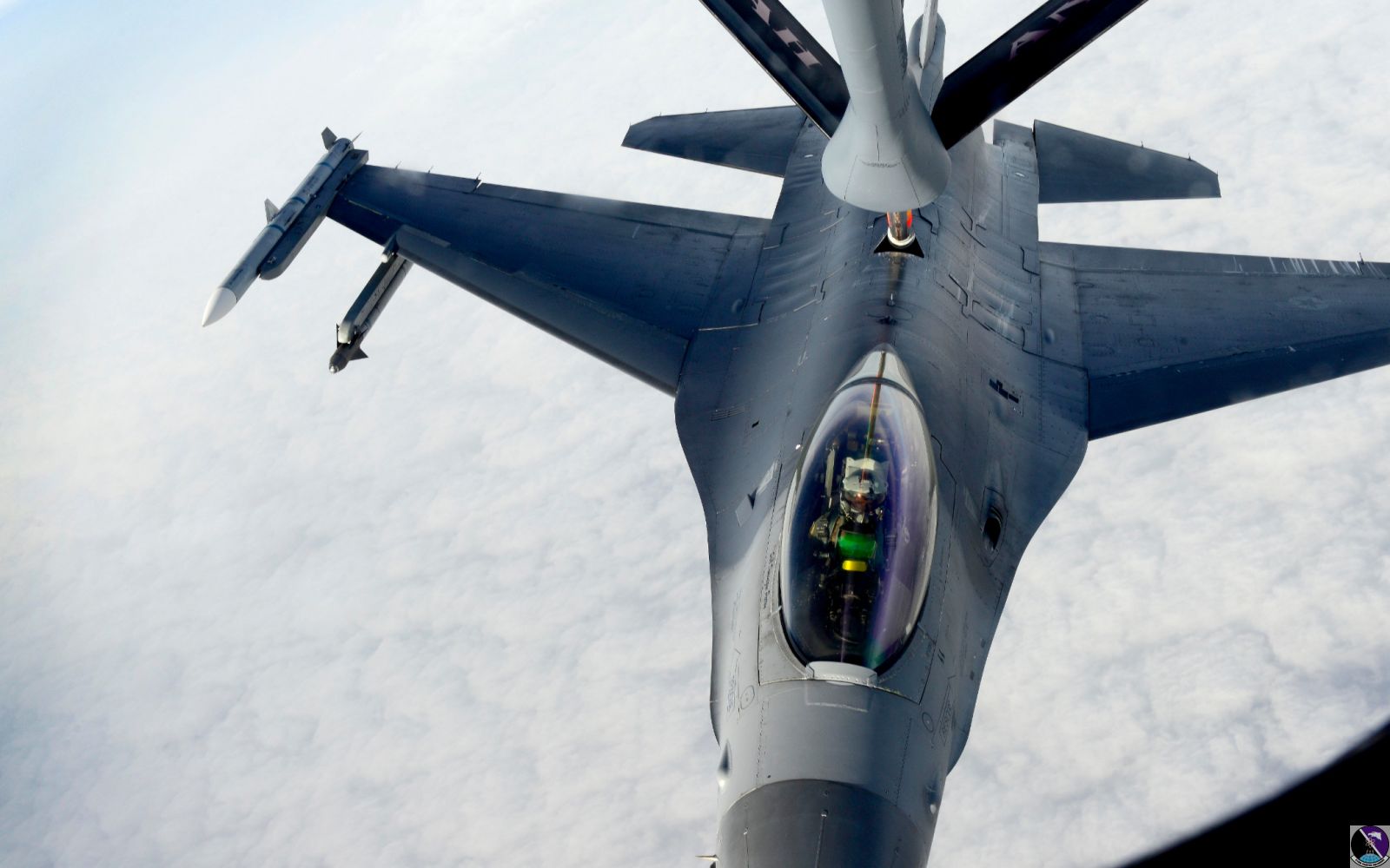 F-16 pilots, KC-135 crews team for mid-air refueling training F-16 pilots, KC-135 crews team for mid-air refueling training