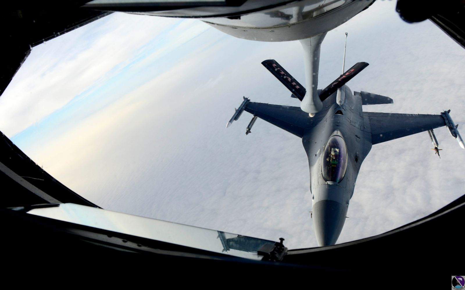 F-16 pilots, KC-135 crews team for mid-air refueling training F-16 pilots, KC-135 crews team for mid-air refueling training