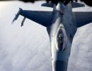 F-16 pilots, KC-135 crews team for mid-air refueling training F-16 pilots, KC-135 crews team for mid-air refueling training