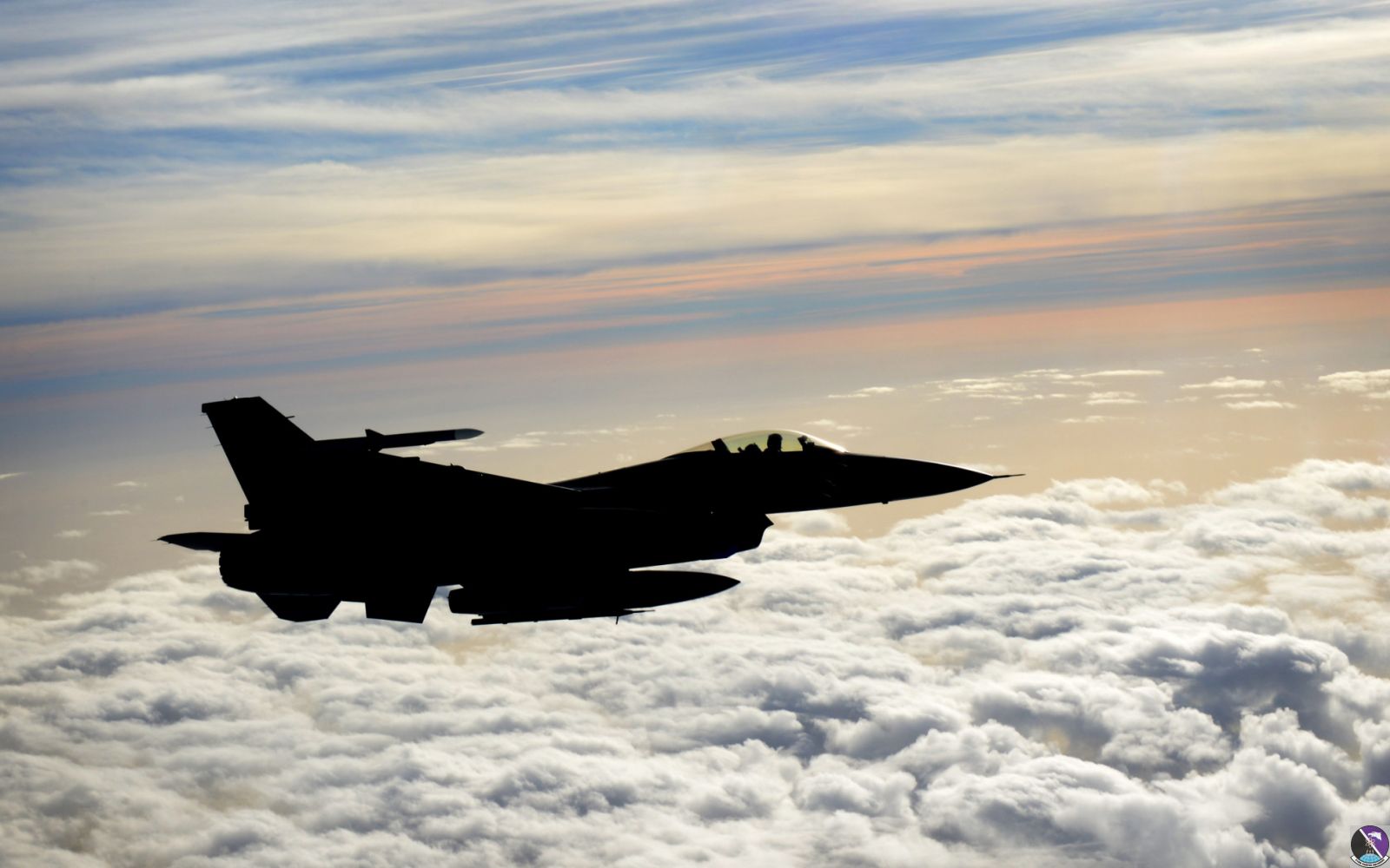 F-16 pilots, KC-135 crews team for mid-air refueling training F-16 pilots, KC-135 crews team for mid-air refueling training