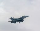 F-16 pilots, KC-135 crews team for mid-air refueling training F-16 pilots, KC-135 crews team for mid-air refueling training