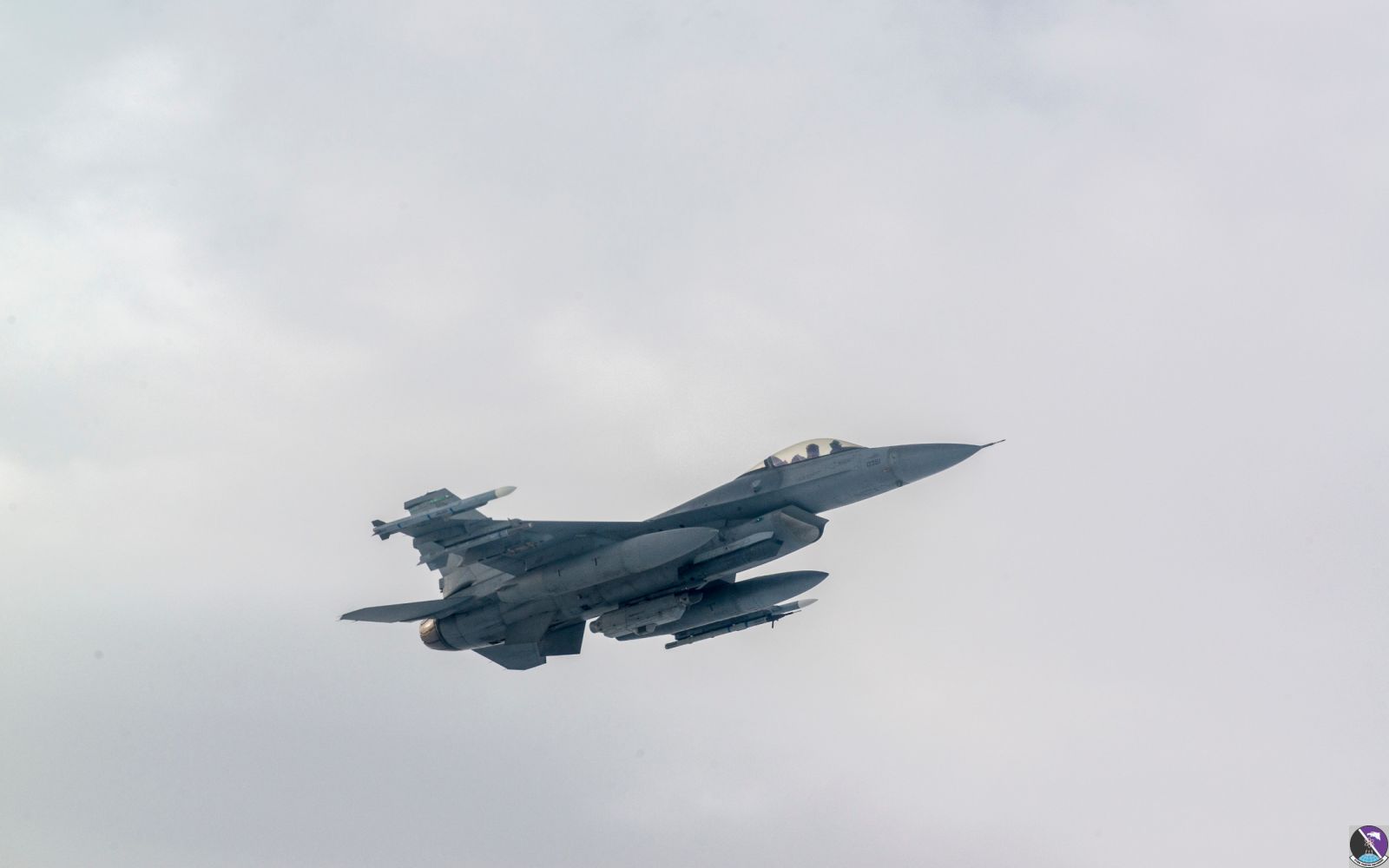 F-16 pilots, KC-135 crews team for mid-air refueling training F-16 pilots, KC-135 crews team for mid-air refueling training