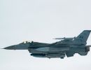 F-16 pilots, KC-135 crews team for mid-air refueling training F-16 pilots, KC-135 crews team for mid-air refueling training