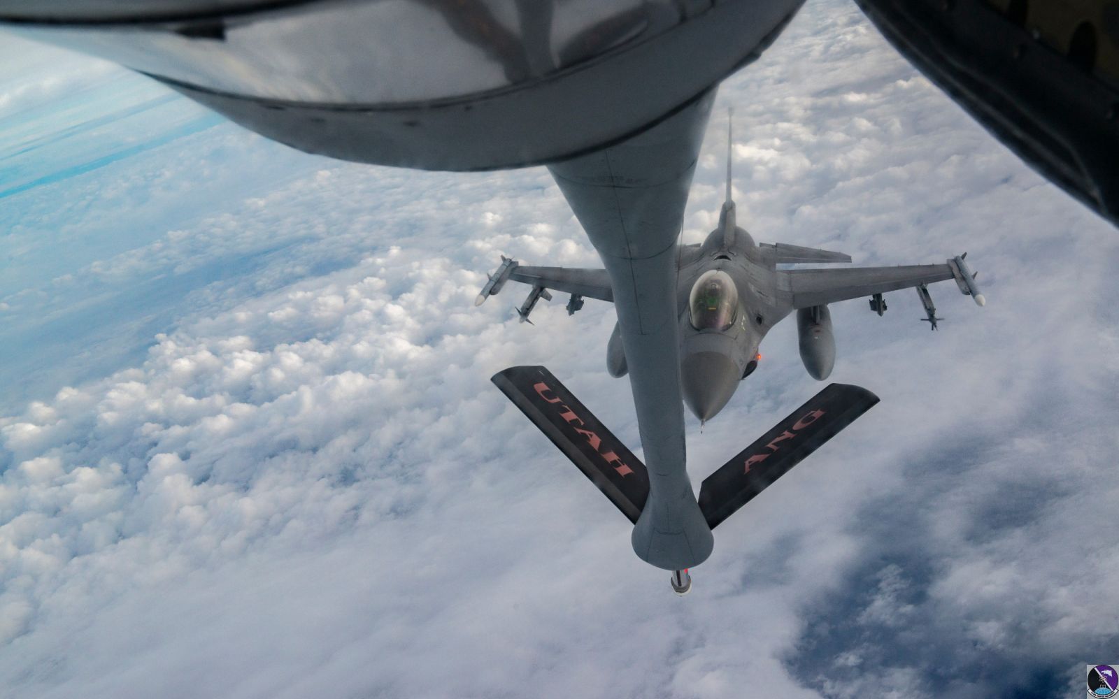 F-16 pilots, KC-135 crews team for mid-air refueling training F-16 pilots, KC-135 crews team for mid-air refueling training