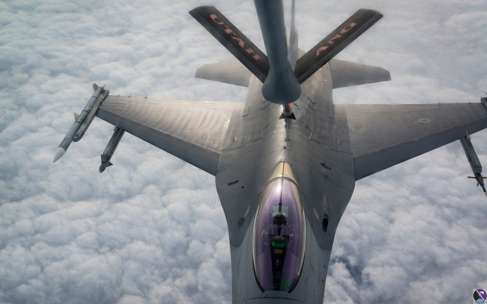 F-16 pilots, KC-135 crews team for mid-air refueling training F-16 pilots, KC-135 crews team for mid-air refueling training