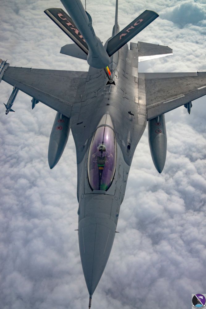 F-16 pilots, KC-135 crews team for mid-air refueling training F-16 pilots, KC-135 crews team for mid-air refueling training