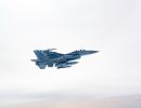 F-16 pilots, KC-135 crews team for mid-air refueling training F-16 pilots, KC-135 crews team for mid-air refueling training