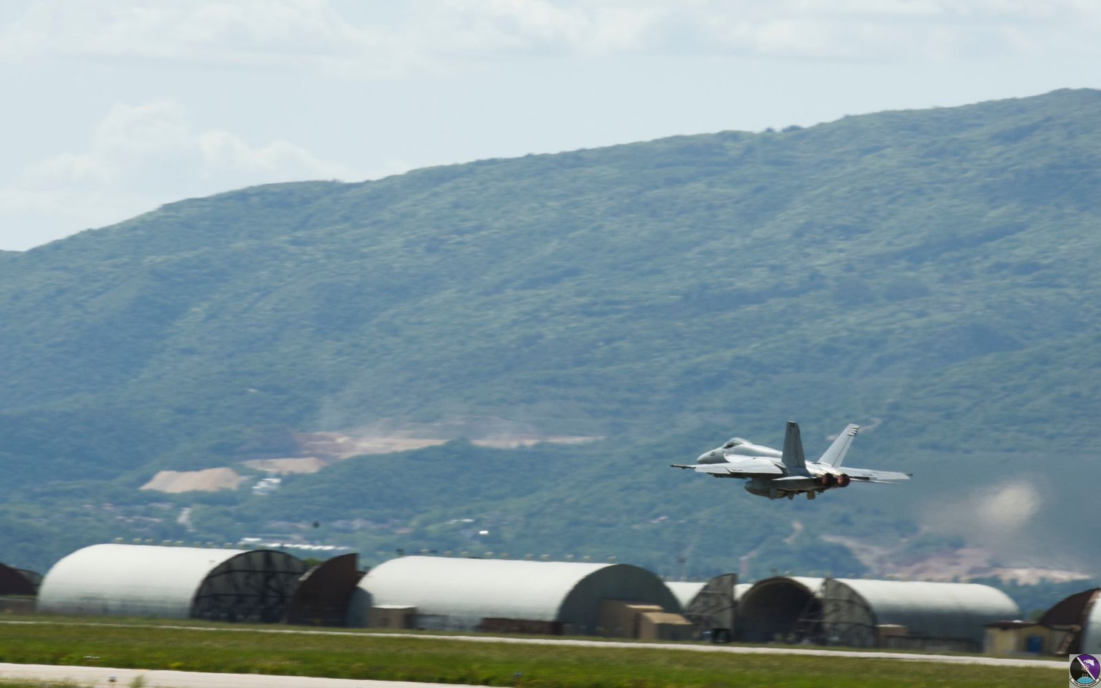 Jet takes off at Aviano Jet takes off at Aviano