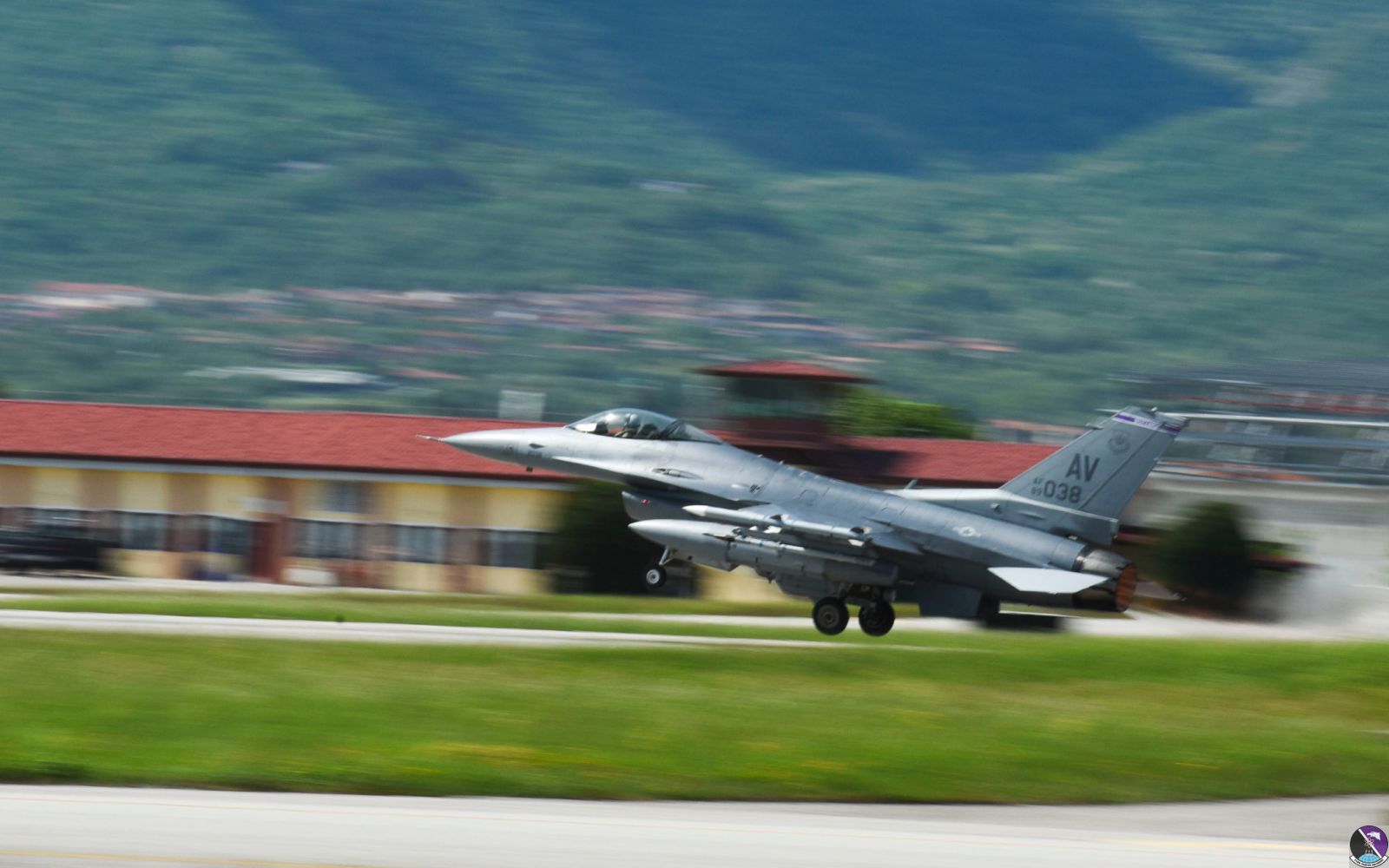 Jet takes off at Aviano Jet takes off at Aviano