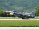 Jet lands at Aviano Jet lands at Aviano