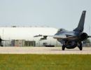 F-16 Fighting Falcon taxi down the flightline F-16 Fighting Falcon taxi down the flightline