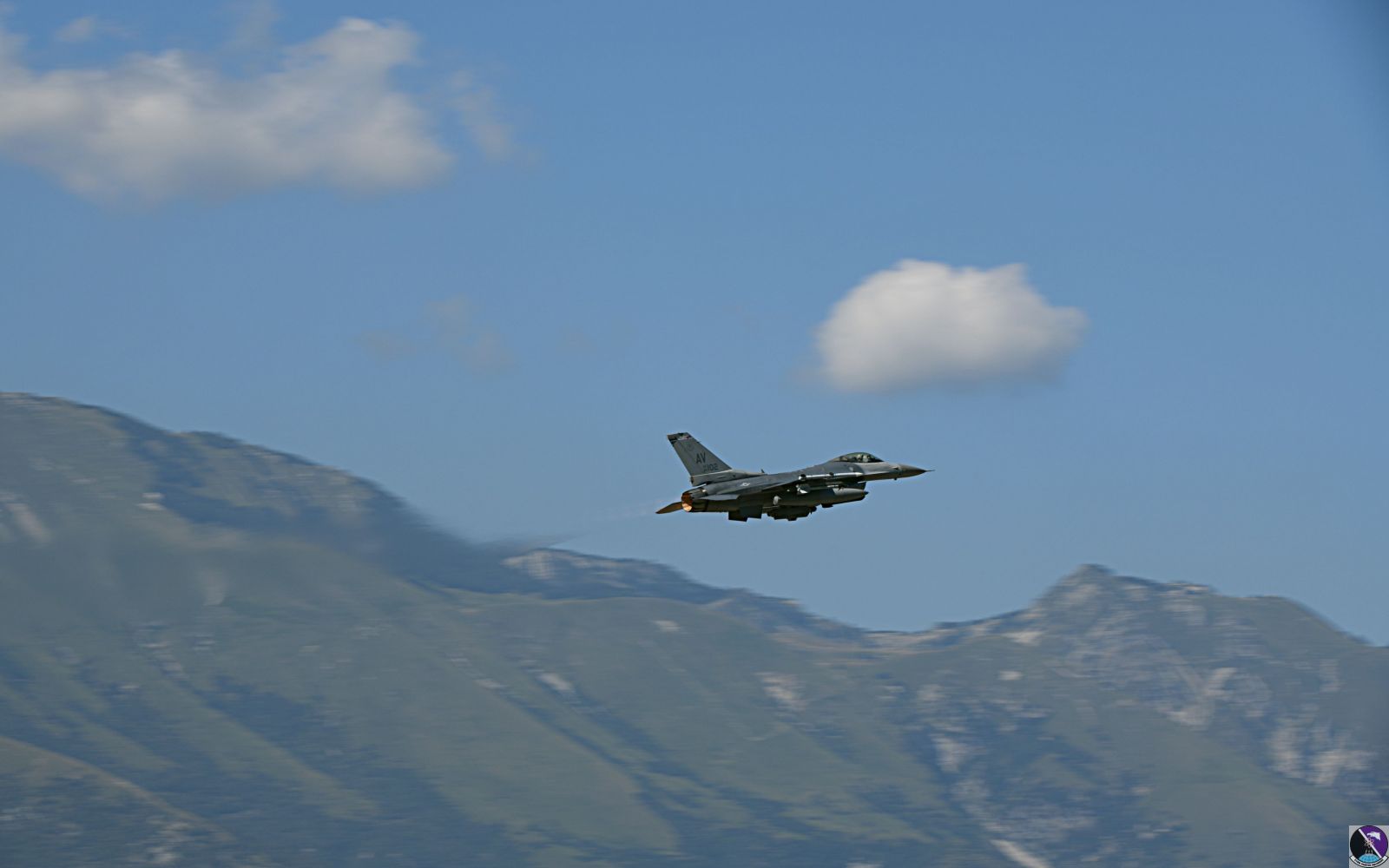 U.S Air Force F-16 Fighting Falcon Flies U.S Air Force F-16 Fighting Falcon Flies