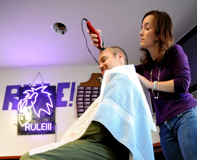 F-16 pilots shave ‘craniums’ to support late-pilot’s son